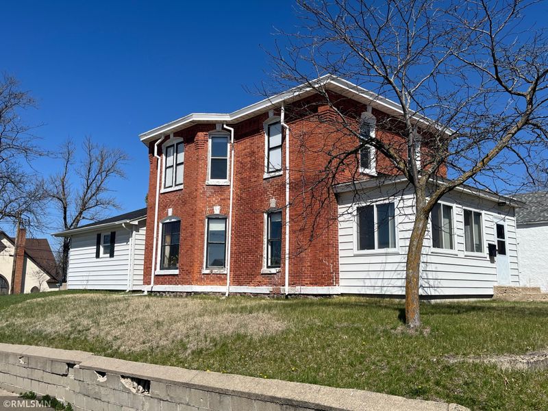 303 6th St NE, Staples, MN 56479
