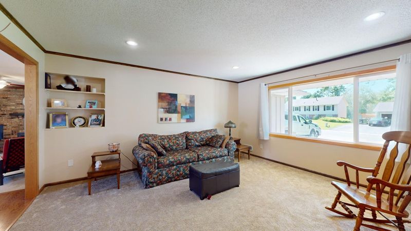 10696 Wellington Ln N, Maple Grove, MN 55369