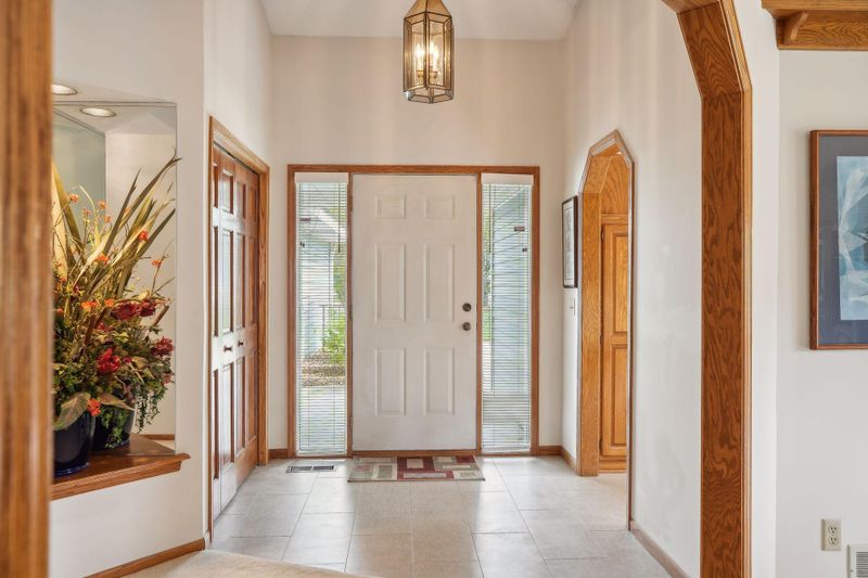 1128 Lois Ct, Shoreview, MN 55126