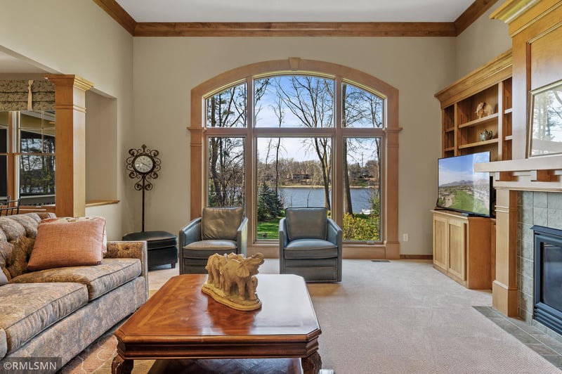 3327 Twin Lake Ct, Little Canada, MN 55127