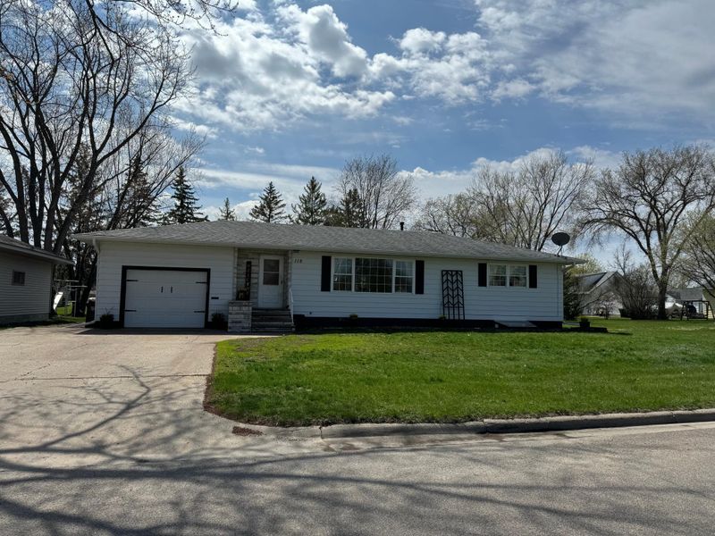 115 9th St S, Sauk Centre, MN 56378