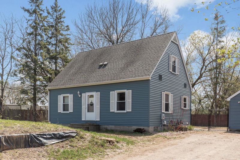 1992 338th Ln NE, Cambridge, MN 55008