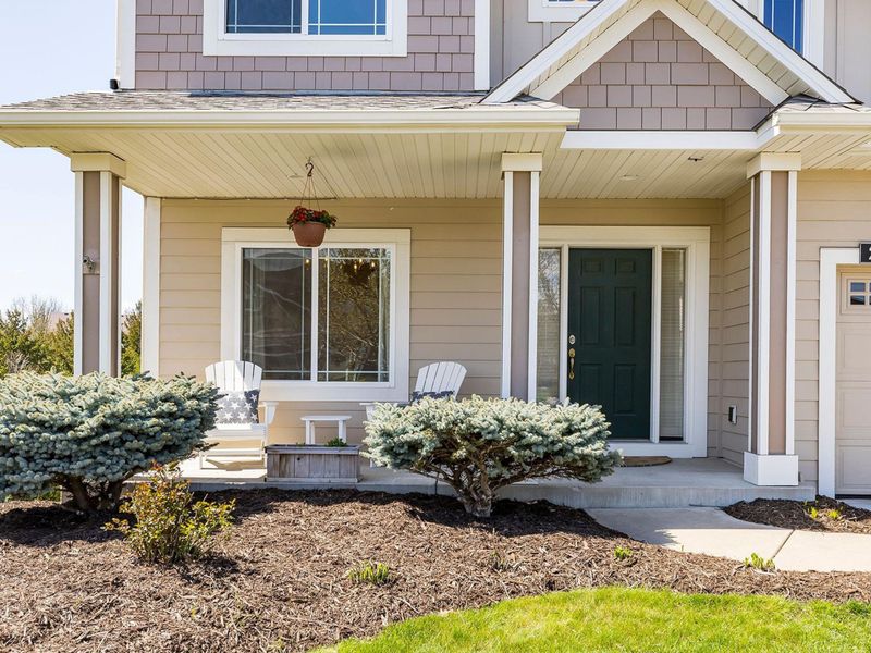 2800 Liberty Trl, Woodbury, MN 55129