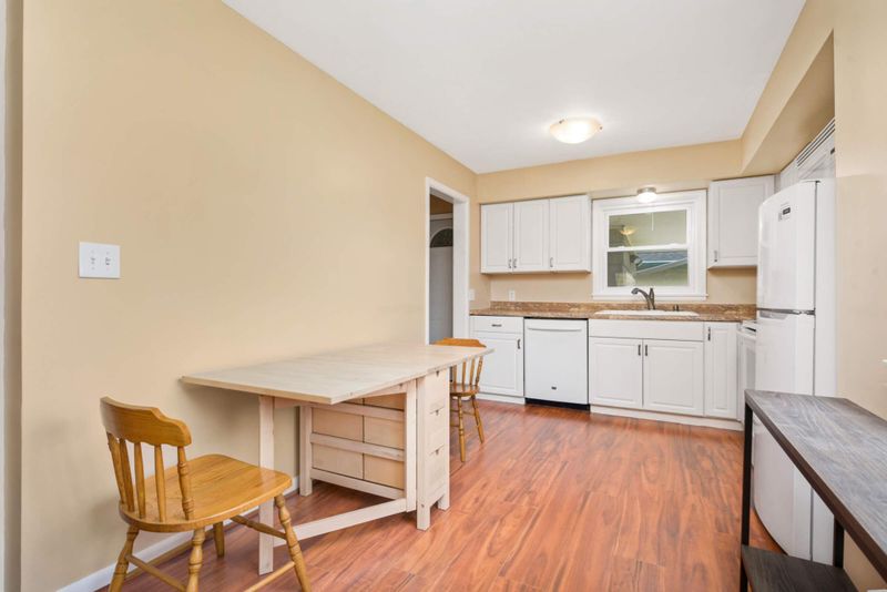 615 7th St E, Chaska, MN 55318