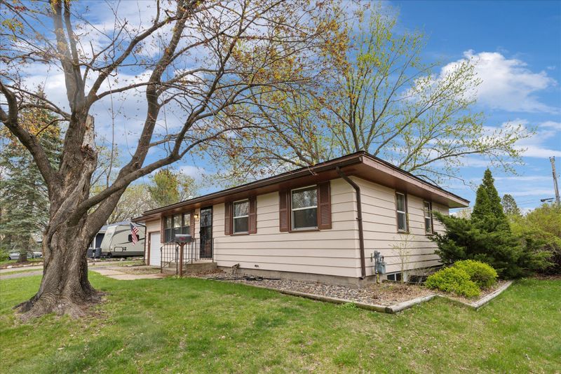 1424 Blossom Ln, Saint Paul Park, MN 55071