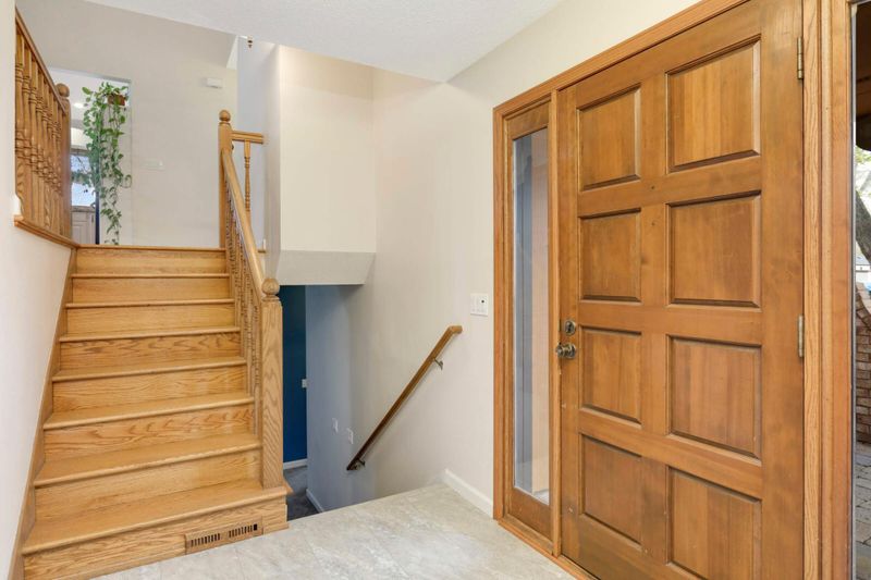 10549 Oregon Cir, Bloomington, MN 55438