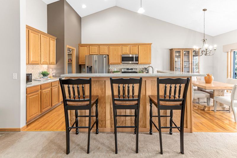 2540 River Bend Trl, Mayer, MN 55360