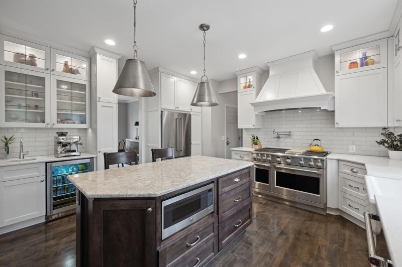 248 Wildridge Rd, Mahtomedi, MN 55115