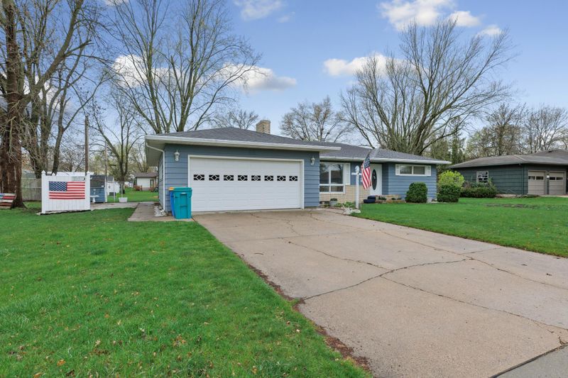 751 E School St, Owatonna, MN 55060