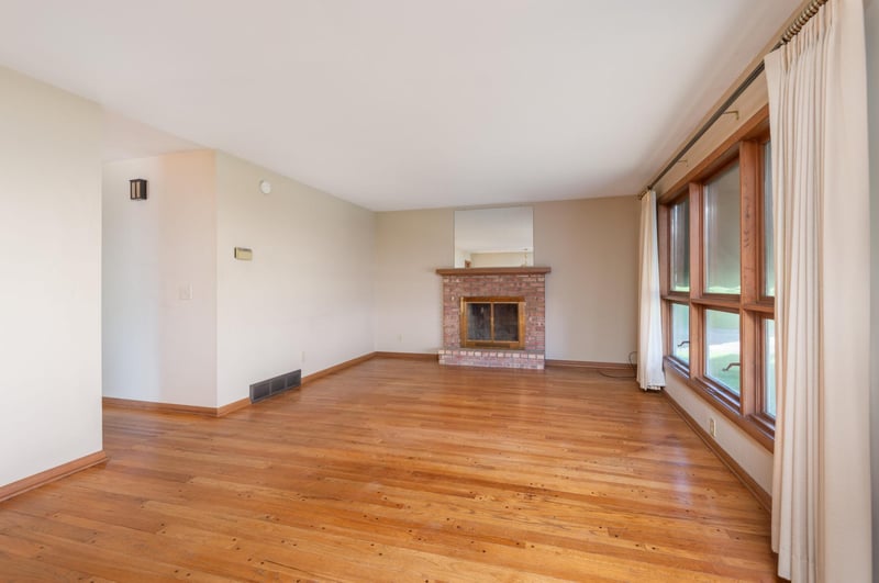 565 Wheeler Dr, Excelsior, MN 55331
