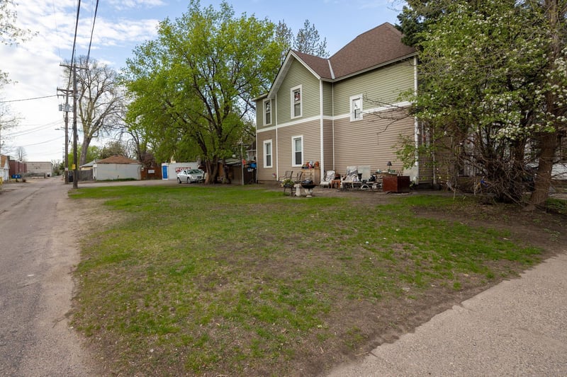 947 26th Ave NE, Minneapolis, MN 55418