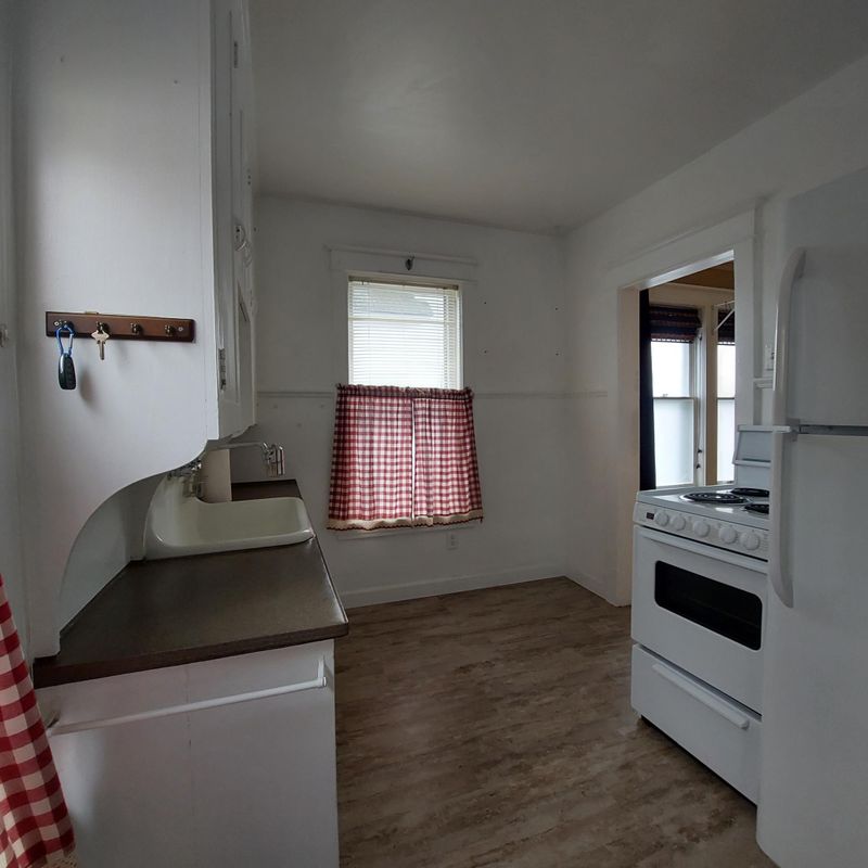 1020 N 10th Ave E, Duluth, MN 55805