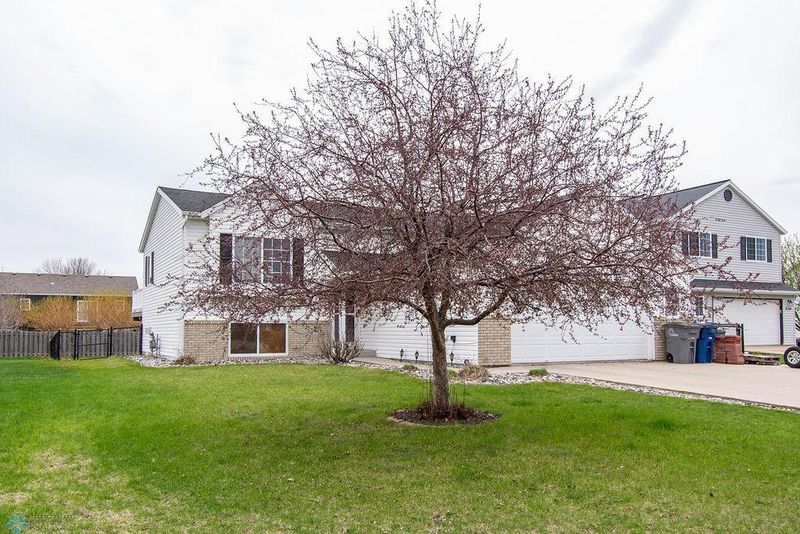 3116 34th St S, Moorhead, MN 56560