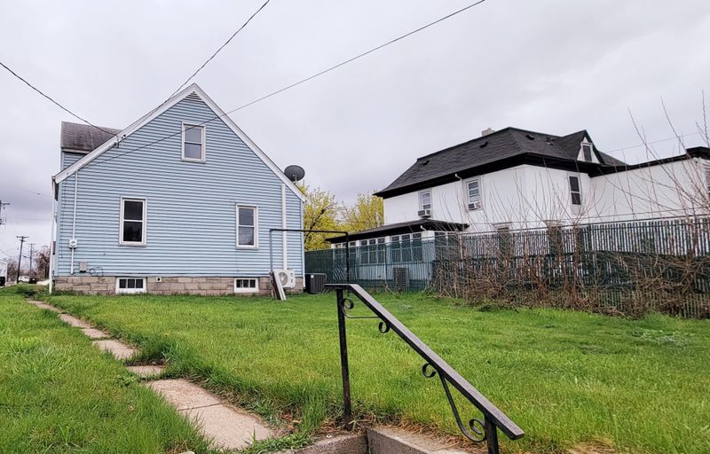 801 Cottage Ave E, Saint Paul, MN 55106