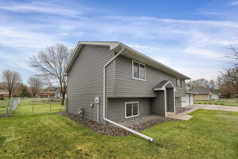 11235 3rd St, Becker, MN 55308