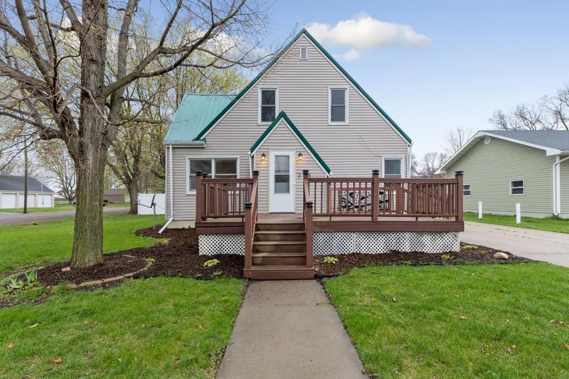 298 2nd St S, Wood Lake, MN 56297