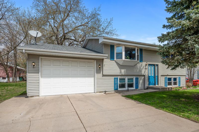827 W Broadway St, Monticello, MN 55362