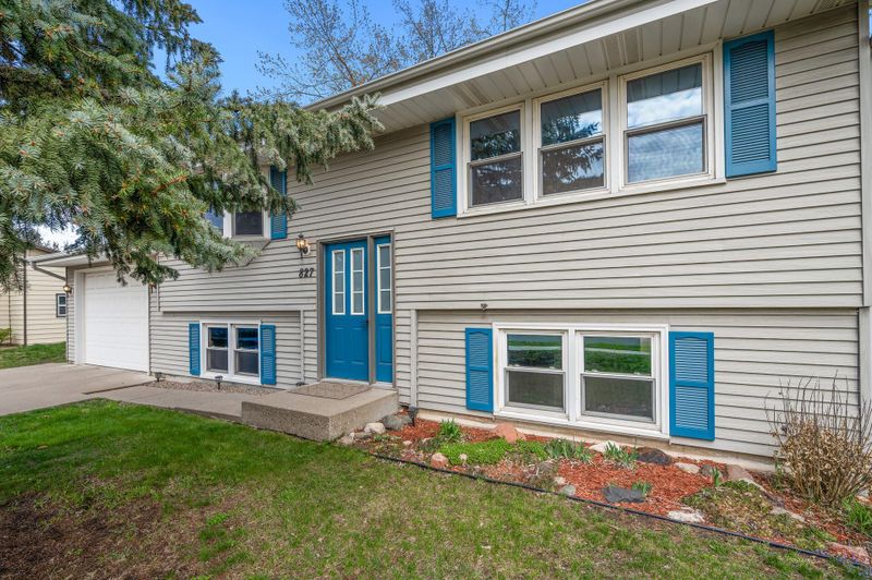 827 W Broadway St, Monticello, MN 55362