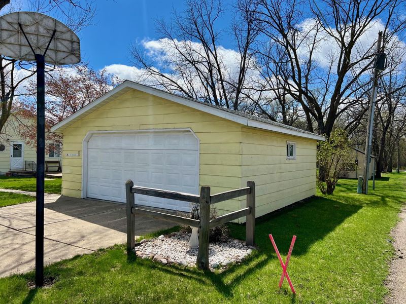 600 Mars St S, Cosmos, MN 56228