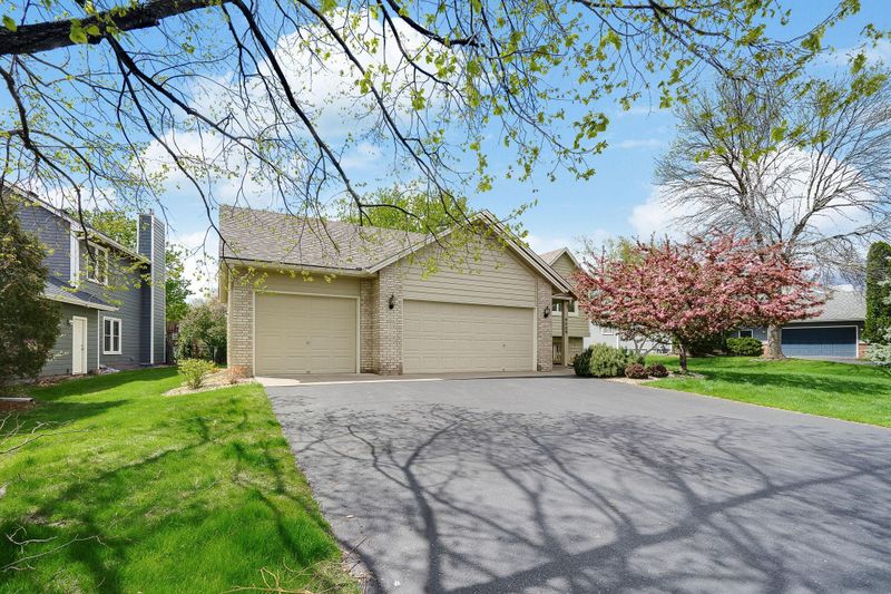 9009 Loch Lomond Blvd, Brooklyn Park, MN 55443