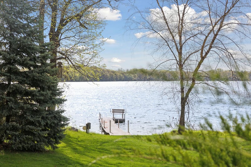 5942 Hobe Ln, White Bear Lake, MN 55110