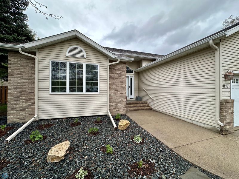 4215 2nd St S, Moorhead, MN 56560