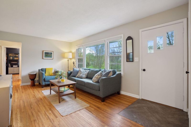 5736 W Glen Moor Rd, Minnetonka, MN 55345