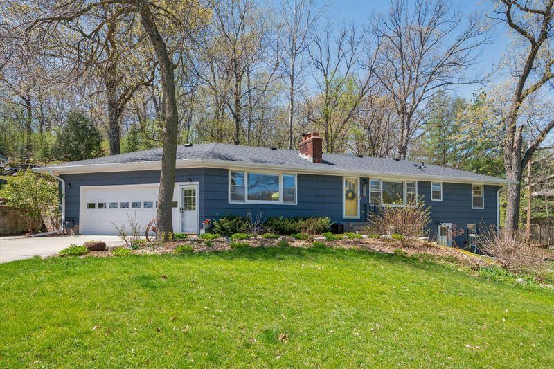 5736 W Glen Moor Rd, Minnetonka, MN 55345