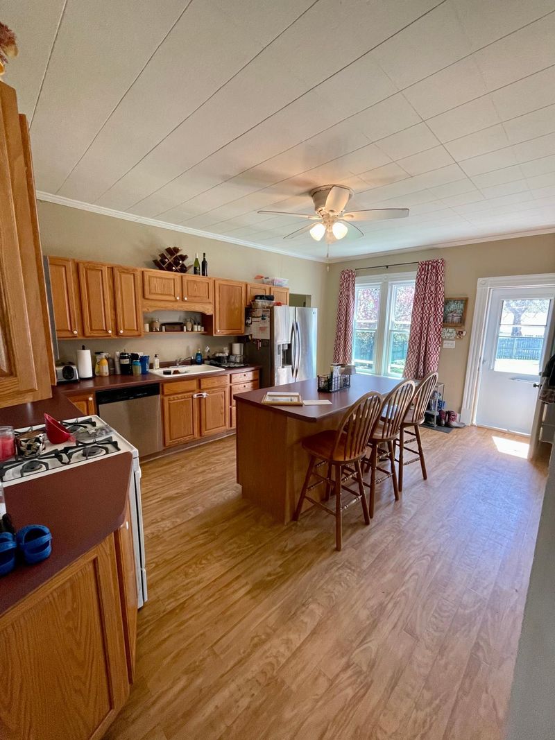 625 N 2nd St, La Crescent, MN 55947