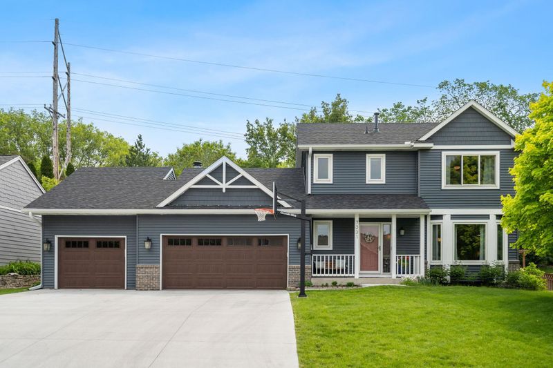 7231 Sunshine Dr, Eden Prairie, MN 55346