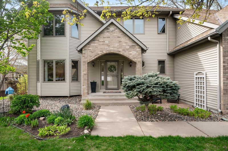 1209 Earle Way, Burnsville, MN 55306