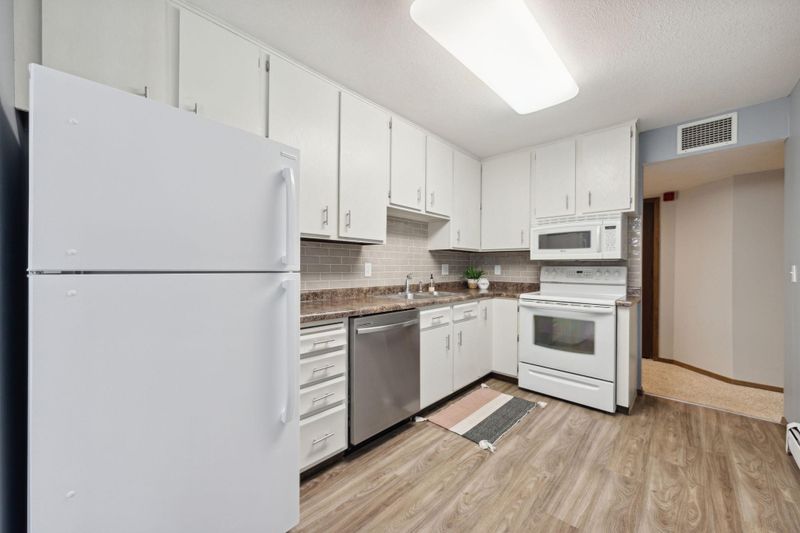 2485 Canabury Dr #311, Little Canada, MN 55117