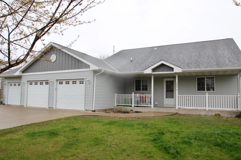 120 9th St SE, Freeport, MN 56331