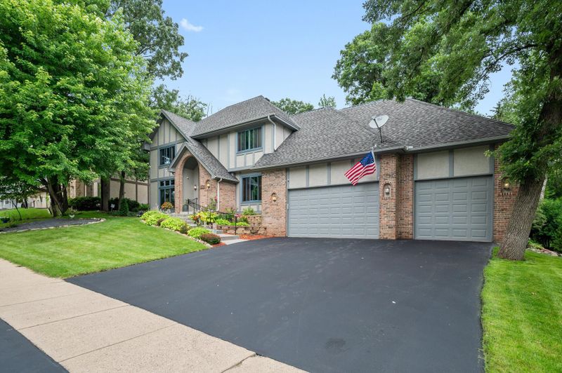 7699 138th St W, Apple Valley, MN 55124