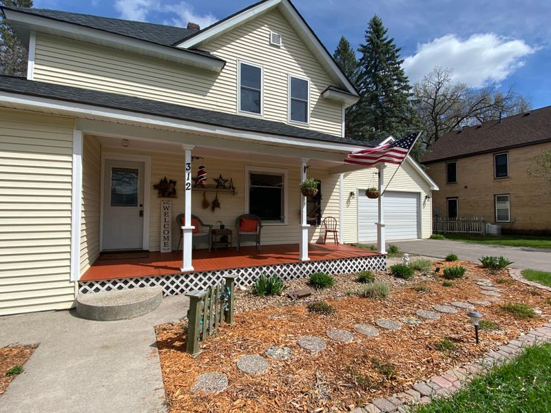 312 10th Ave N, Princeton, MN 55371