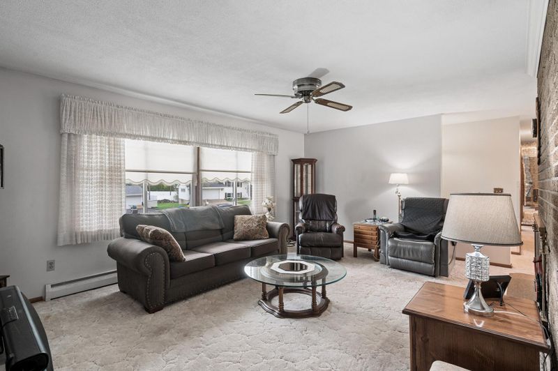564 Miriam St, Mendota Heights, MN 55118