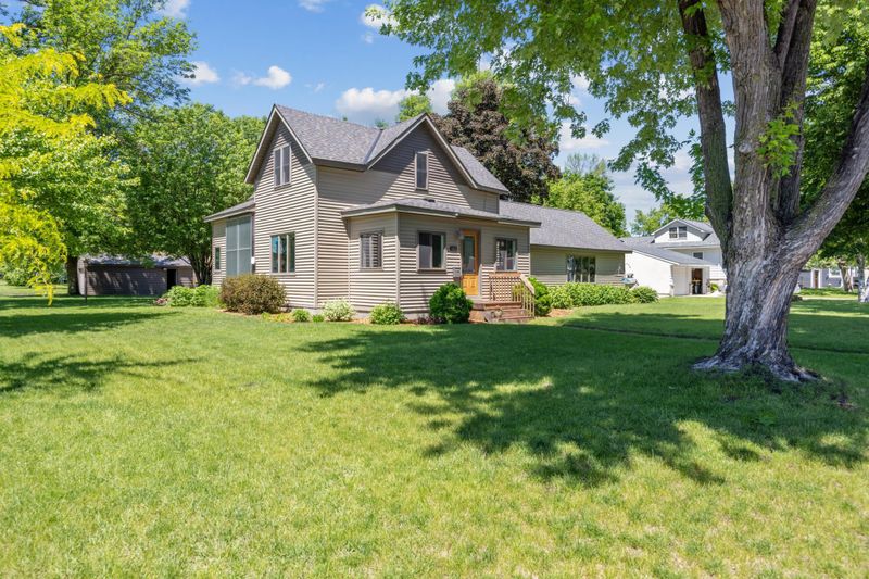 302 N 8th St, Olivia, MN 56277