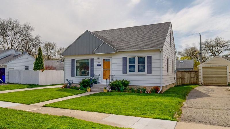 719 14th Ave NE, Rochester, MN 55906