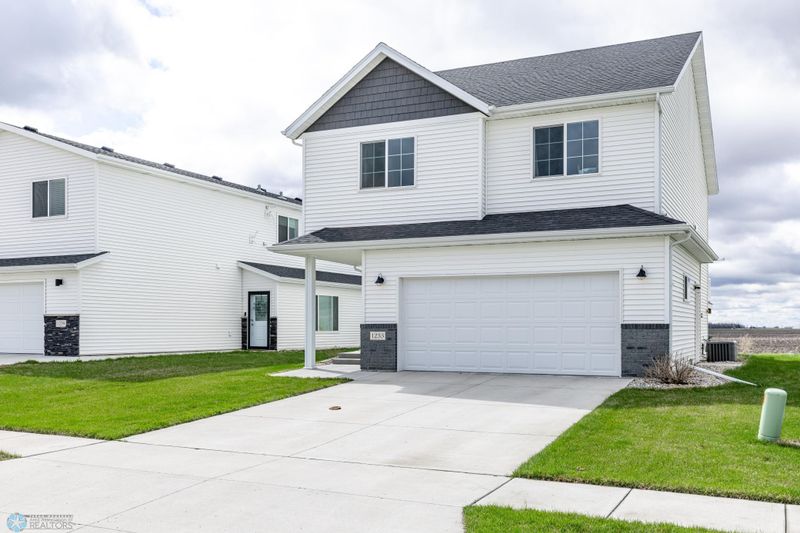 1233 46th Ave S, Moorhead, MN 56560