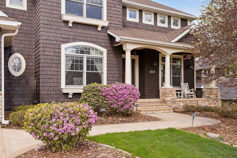 6840 Lucy Ridge Ln, Chanhassen, MN 55317