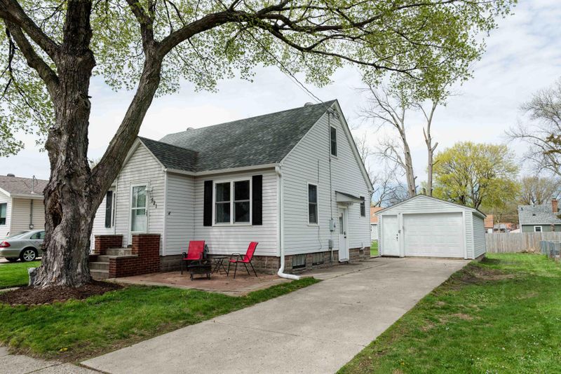 521 8th Ave SE, Waseca, MN 56093