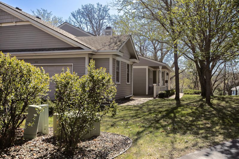 822 Ivy Ln, Eagan, MN 55123