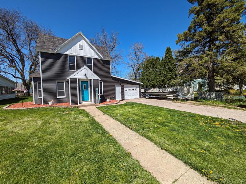 430 4th St SW, Plainview, MN 55964