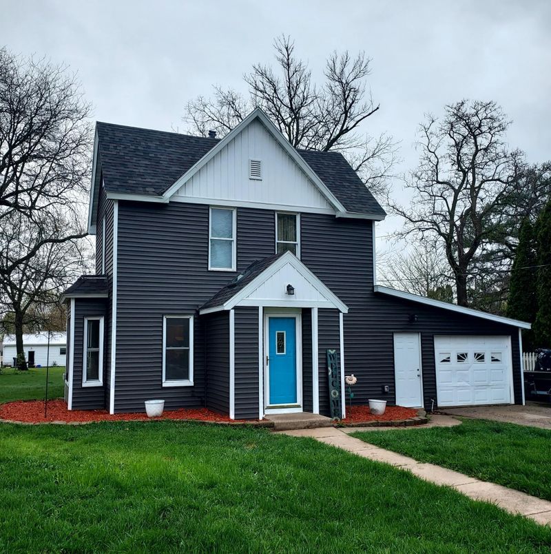 430 4th St SW, Plainview, MN 55964