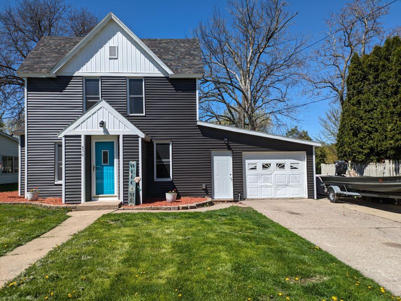 430 4th St SW, Plainview, MN 55964