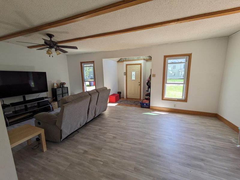 430 4th St SW, Plainview, MN 55964