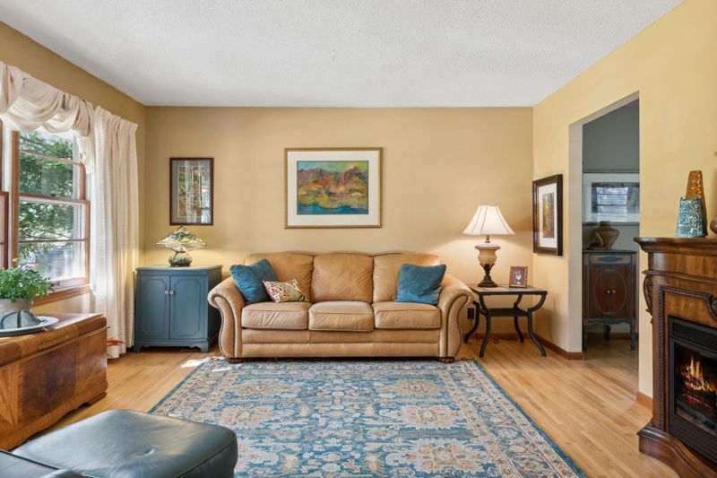8817 Morris Rd, Bloomington, MN 55437