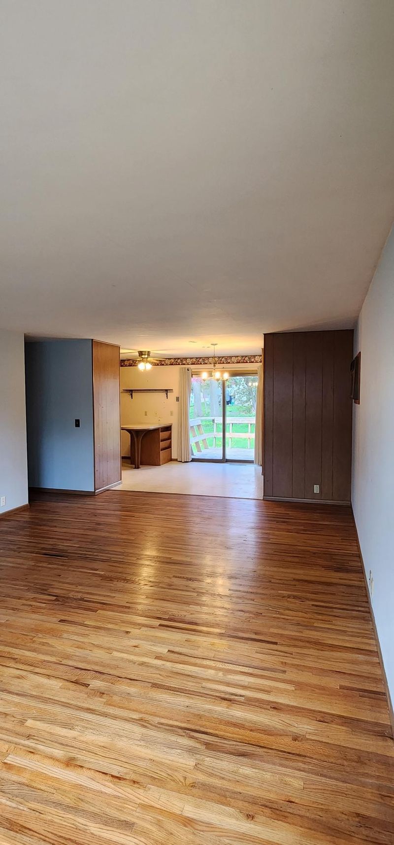 1037 Pleasant Ln, Faribault, MN 55021