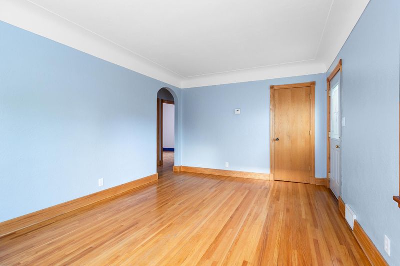 147 Arion St E, West Saint Paul, MN 55118