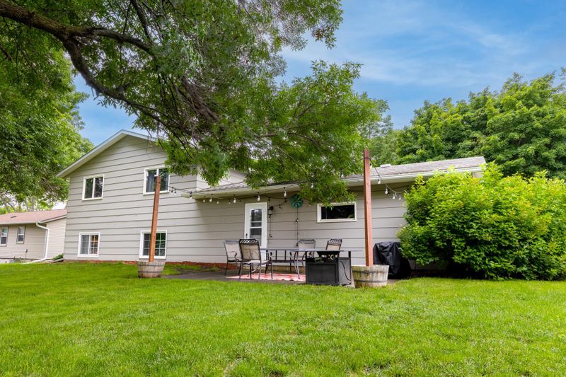 1221 27th St NW, Willmar, MN 56201